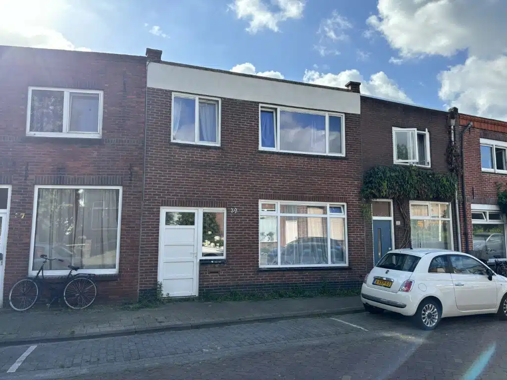 Abeelstraat 39 Breda --  Fraaie tussenwoning met zonnepanelen 